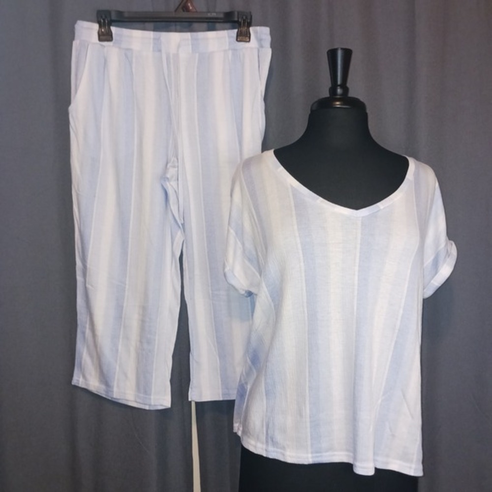 Laura Ashley comfy Striped pajama Cropped Pants Top Set Medium Blue White V-Neck